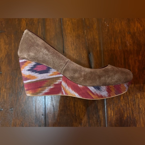 Reef Women's High Tropic Brown
Suede Round Toe Wedge Heels Size 9 - Picture 2 of 9